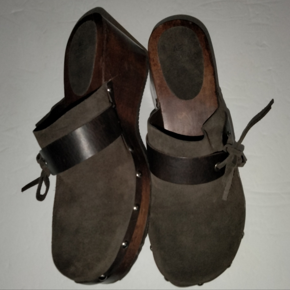 American Eagle Outfitters (Size 8) Brown Suede Leather & Wood Slip-on Mule Clogs